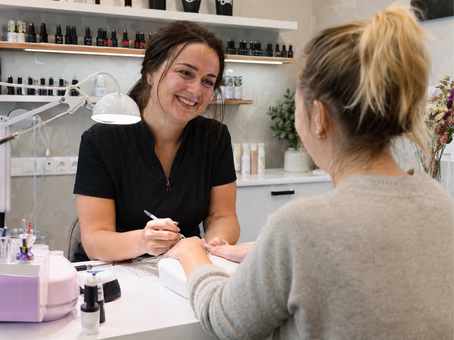 Nagelstudio-Kundengewinnung und Werbung